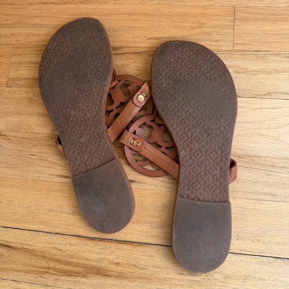 Tory Burch Cognac Leather Logo Thong Sandals - Picture 4 of 5